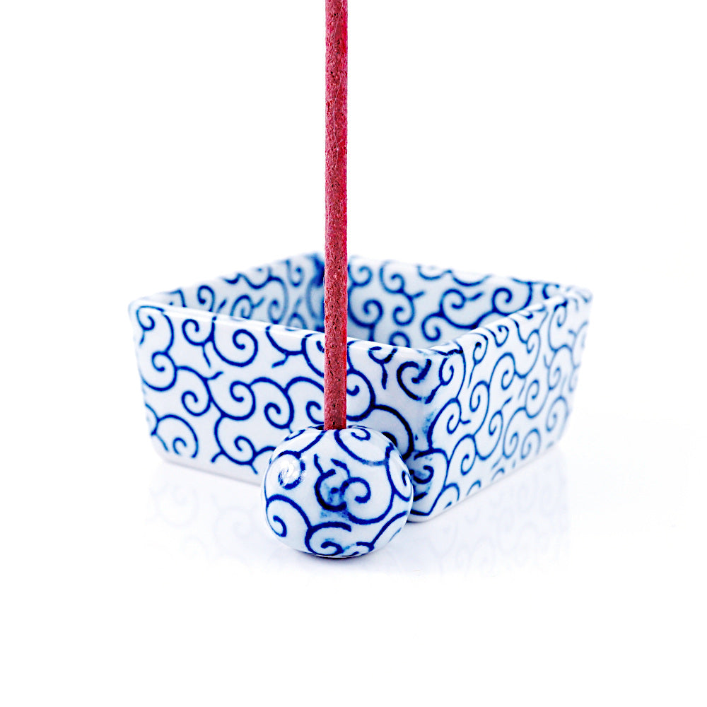The Chīsana Hako Japanese Handmade Incense Stick Holder (Curvy Wave)
